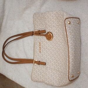 Michael kors jet set purse